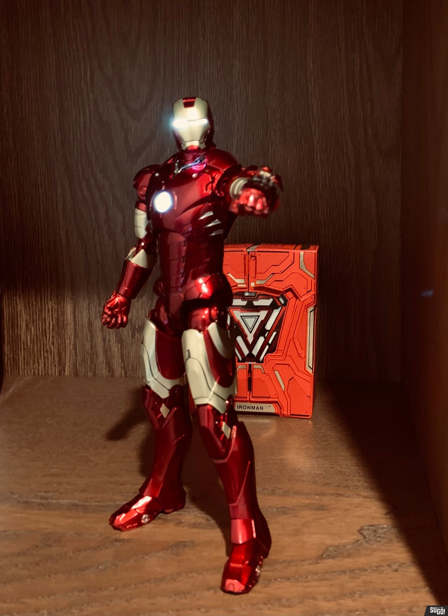 ZD Toys Marvel Iron Man MK3 Mark III Licensed 7″ Action Figure 10th Anniversary Light-up Version photo review