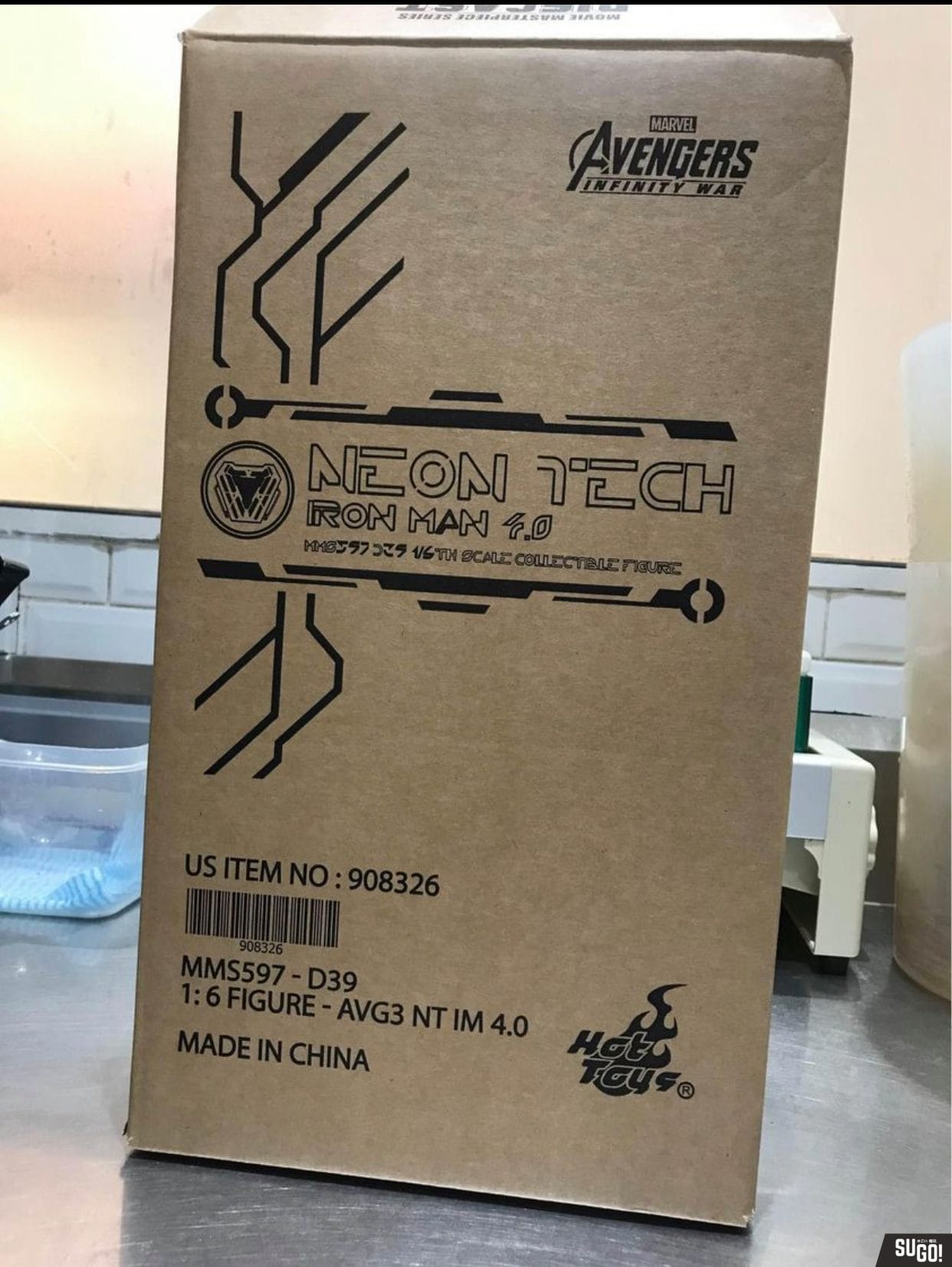Hot Toys Avengers: Infinity War Neon Tech Iron Man 4.0 1/6 Figure MMS597D39 photo review