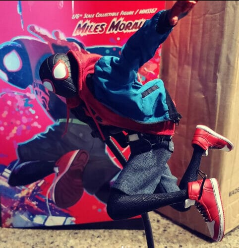 Hot Toys Spider-Man Into The Spider-Verse Miles Morales 1/6 Scale Figure MMS567 photo review