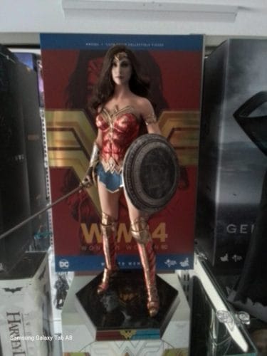 Hot Toys Wonder Woman 1984 Wonder Woman 1/6 Scale Figure MMS584 photo review