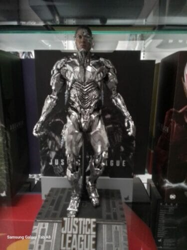 Hot Toys Zack Snyder’s Justice League TMS057 Cyborg 1/6th Scale Figure photo review
