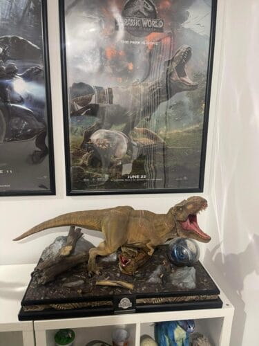 Legacy Museum Collection Jurassic World: Fallen Kingdom (Film)  Tyrannosaurus-Rex & Carnotaurus 1/15 scale Deluxe Version