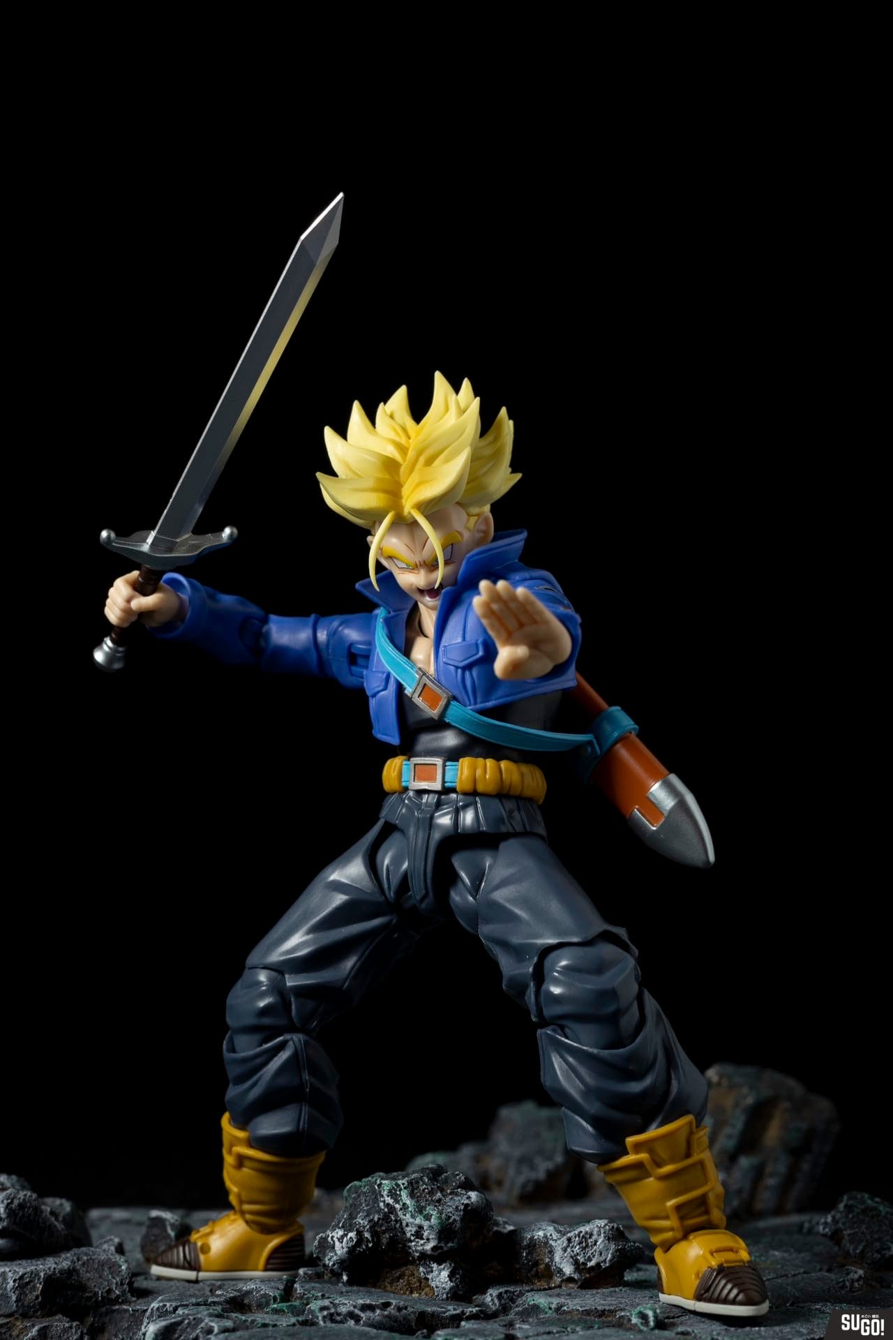 COMPARISON SH Figuarts Trunks Premium Color and The Boy from The Future  Edition 