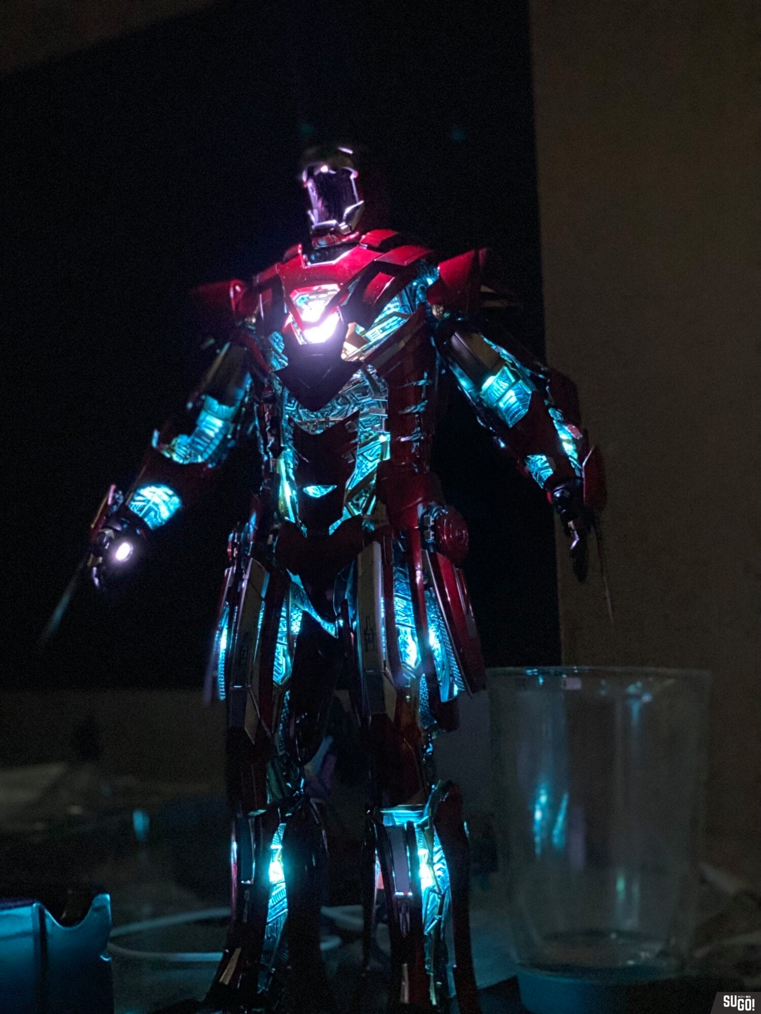 Hot Toys Iron Man 3 Silver Centurion (Armor Suit Up Version) 1/6th Scale Collectible Figure Diecast MMS618D43 photo review