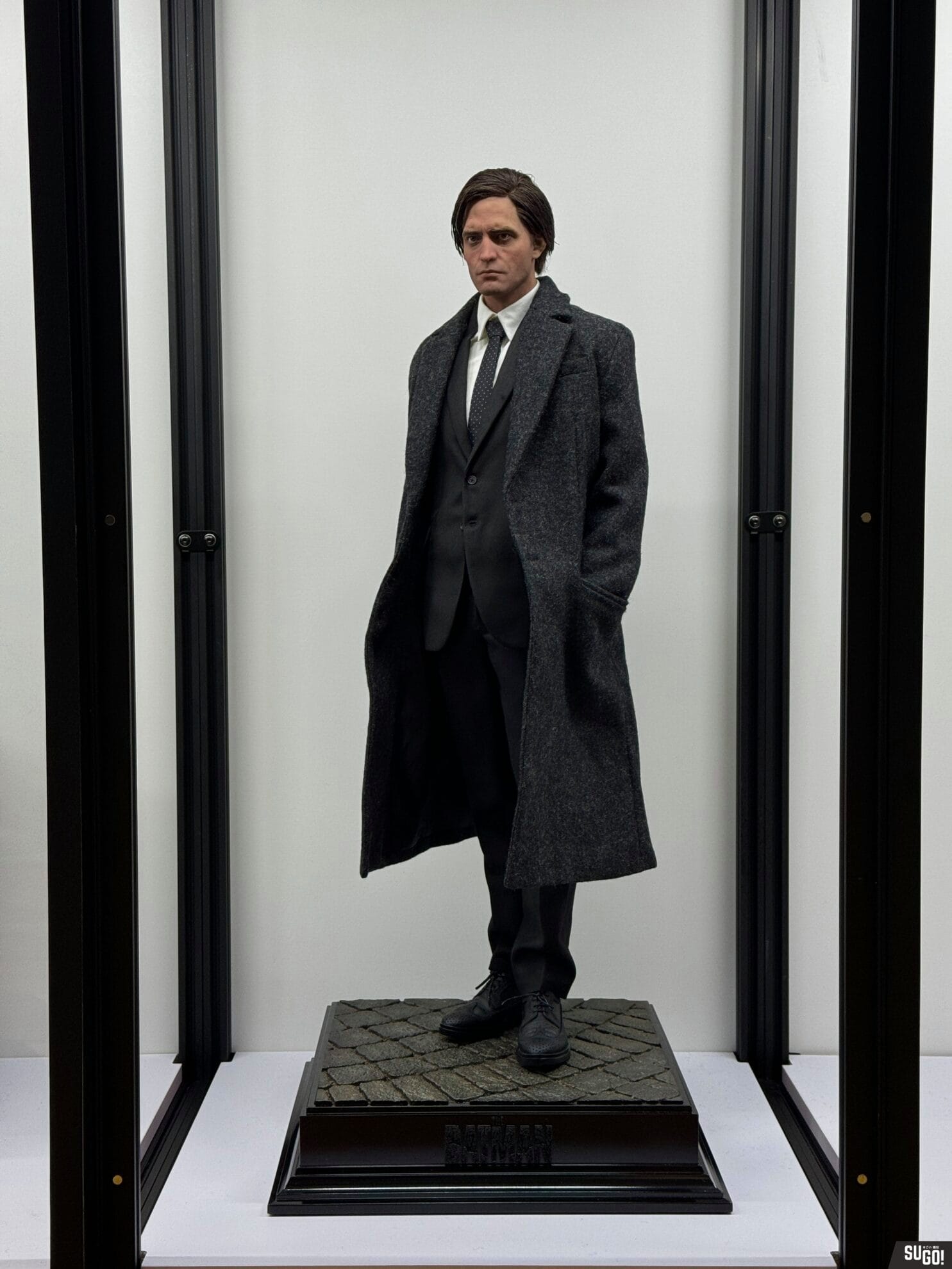 JND Studios DC The Batman Hyperreal Bruce Wayne Business Suite Ver. 1/3 Scale Limited Edition Statue photo review