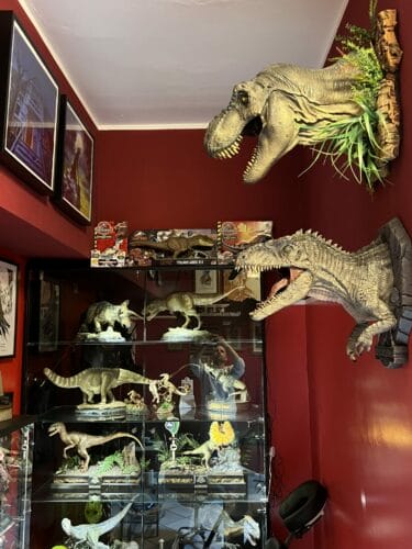 Infinity Studio Jurassic World Dominion Giganotosaurus Dinosaur Wall Mounted Bust Statue photo review