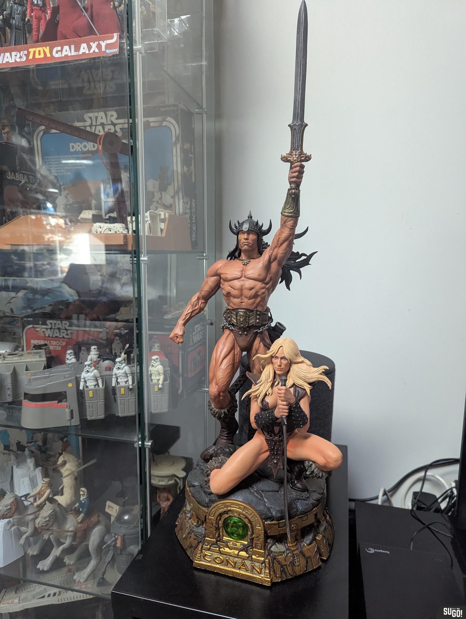 Mezco Toyz Conan The Barbarian Static-6 Conan And Valeria 1/6 Scale Statue photo review