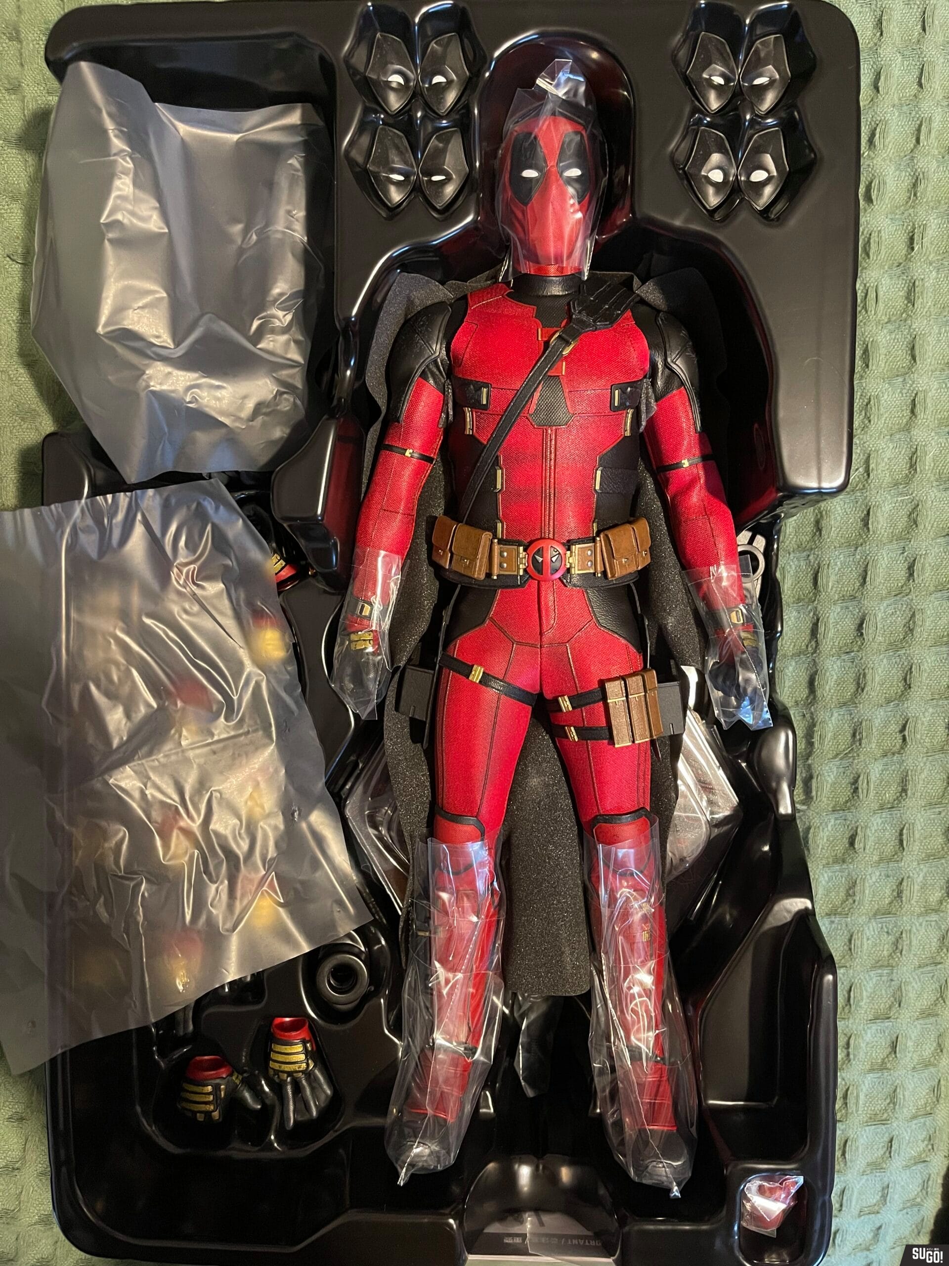 Hot Toys Marvel 'Deadpool & Wolverine' Deadpool 3.0 MMS746 1/6 Scale Figure photo review