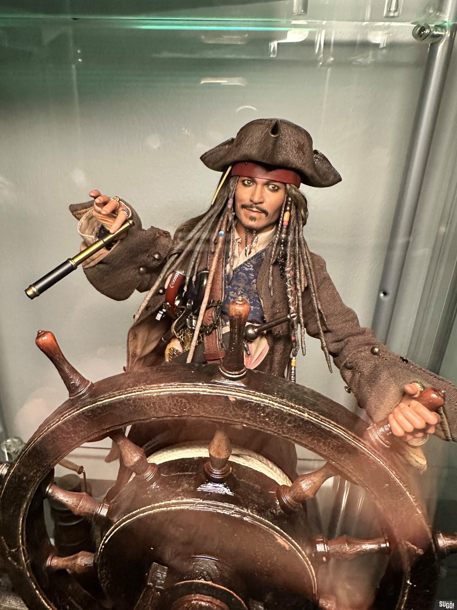 Click to view full screen Hot Toys Pirates of The Caribbean Dead Men Tell No Tales - 1/6th Scale Jack Sparrow DX38 Action (Deluxe Version) 1/6 Action Figure photo review
