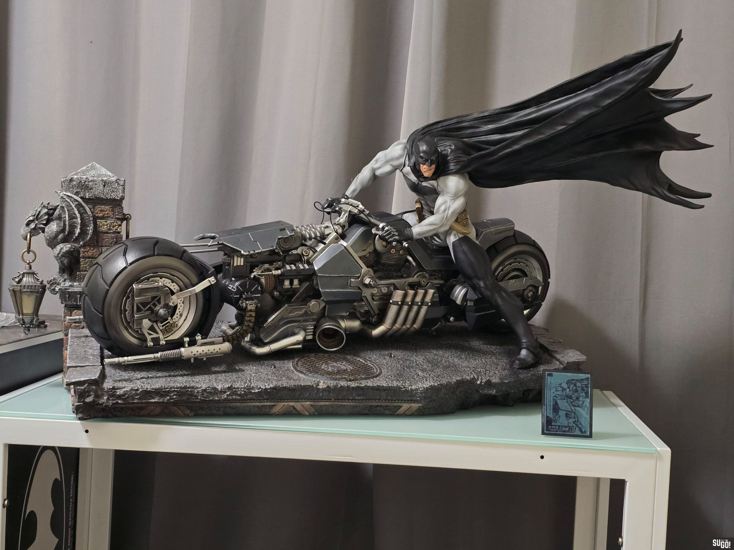 XM Studios DC Batman White Knight Batman (Batcycle Edition) 1/4 Scale Statue [EX-DISPLAY] photo review